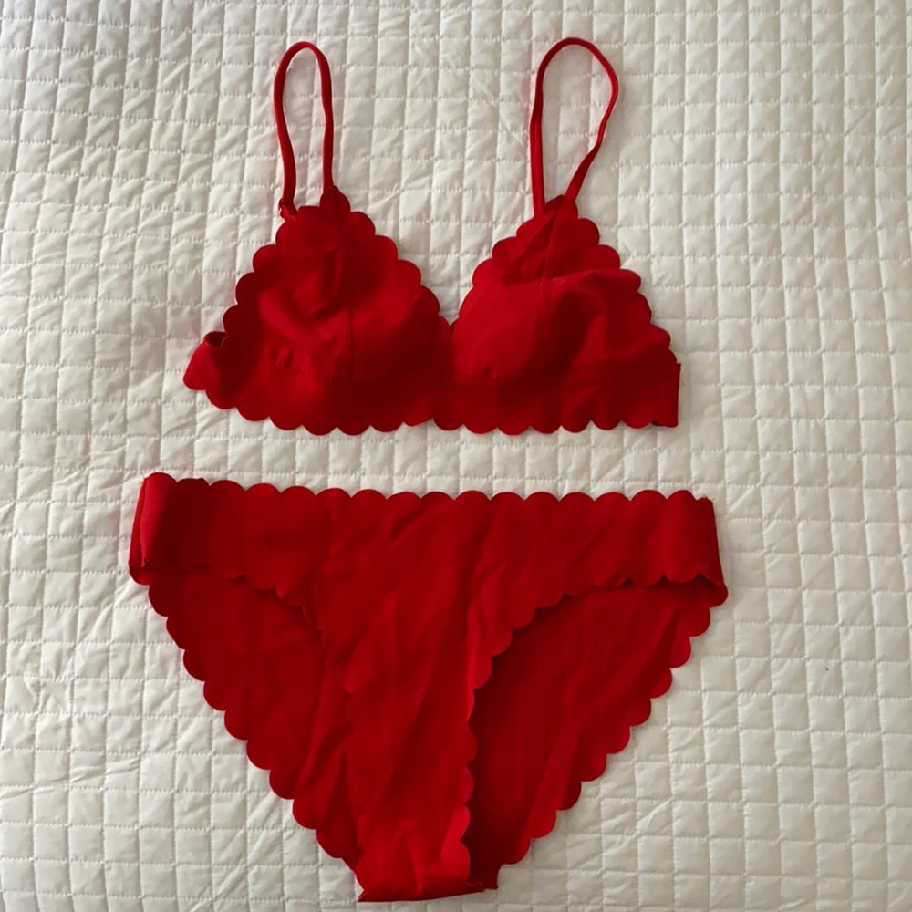 Missguided Scalloped Edge Bikini Brief & Top - Picture 3 of 8